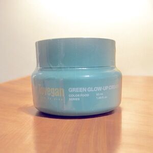 BNWT tovegan green glow up cream